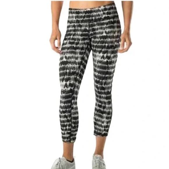 Nike Epic Run Dri-Fit Black And White Capri Leggings Size M - Picture 10 of 10